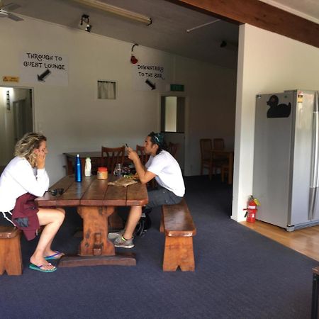 Bouncing Lamb Backpackers Hostel เนลสัน ภายนอก รูปภาพ