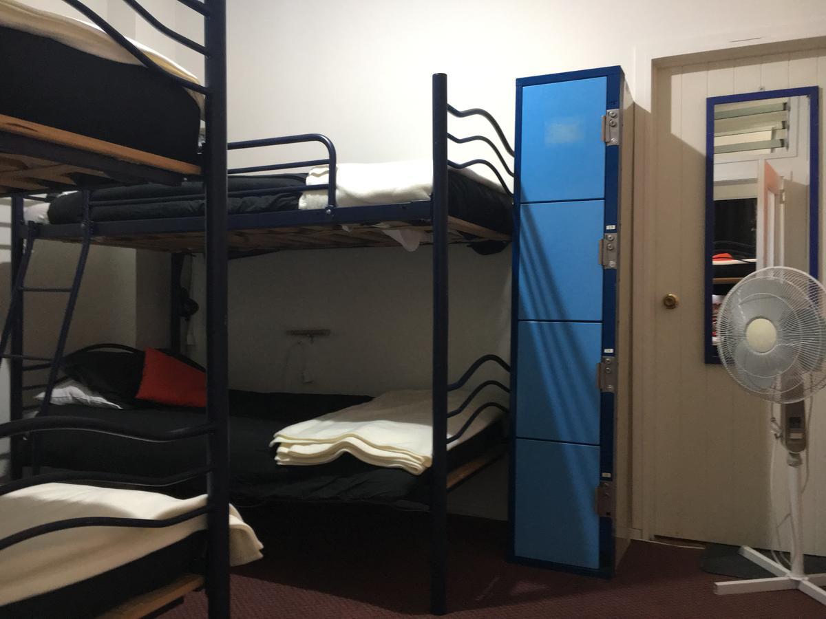 Bouncing Lamb Backpackers Hostel เนลสัน ภายนอก รูปภาพ