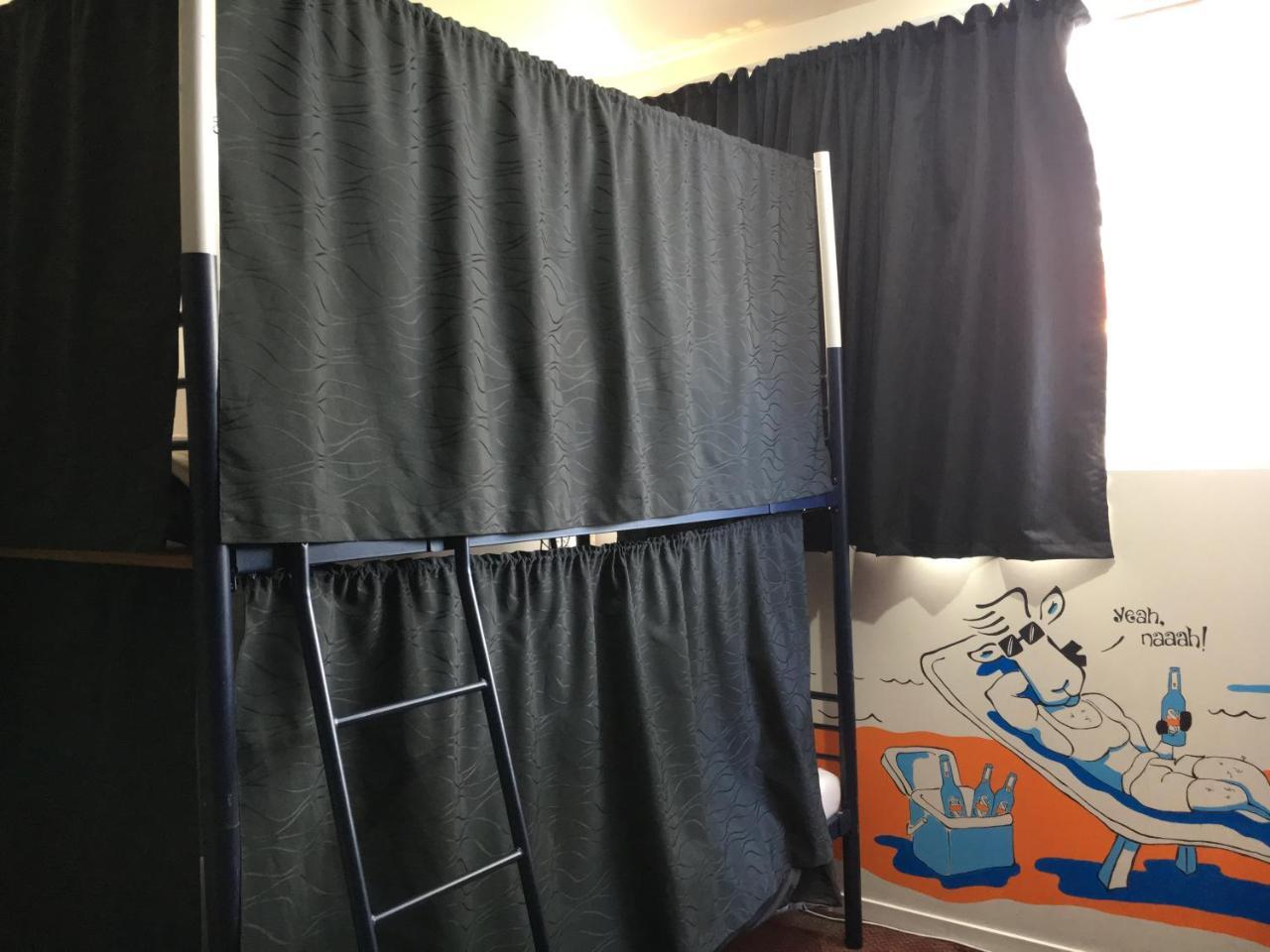 Bouncing Lamb Backpackers Hostel เนลสัน ภายนอก รูปภาพ