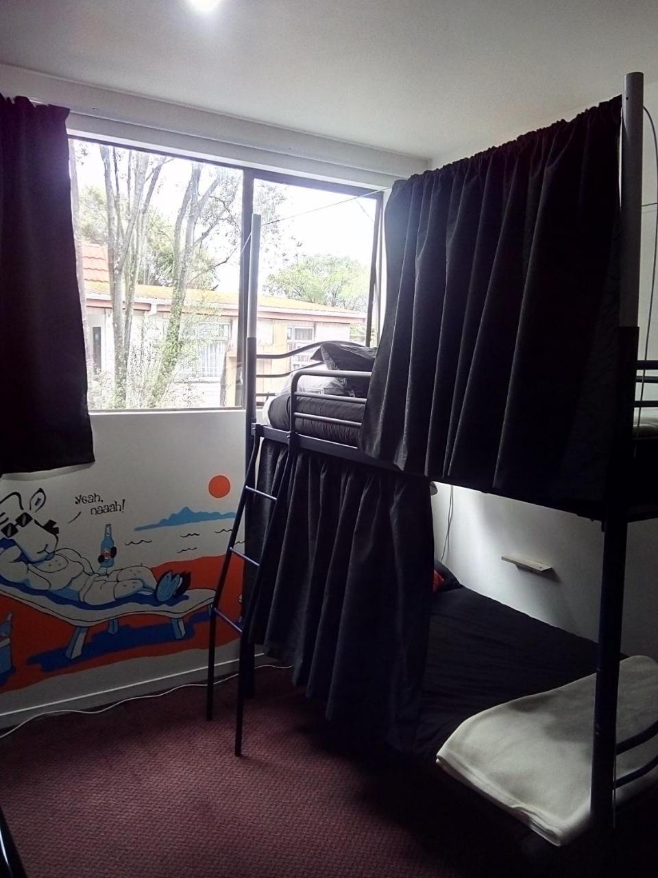 Bouncing Lamb Backpackers Hostel เนลสัน ภายนอก รูปภาพ