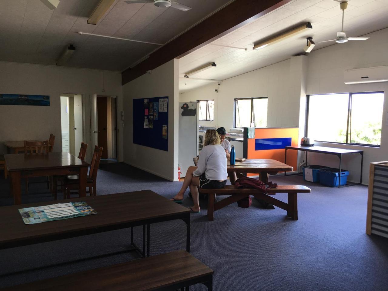 Bouncing Lamb Backpackers Hostel เนลสัน ภายนอก รูปภาพ