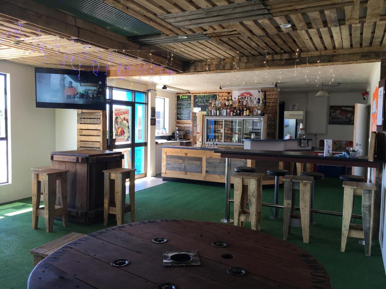 Bouncing Lamb Backpackers Hostel เนลสัน ภายนอก รูปภาพ