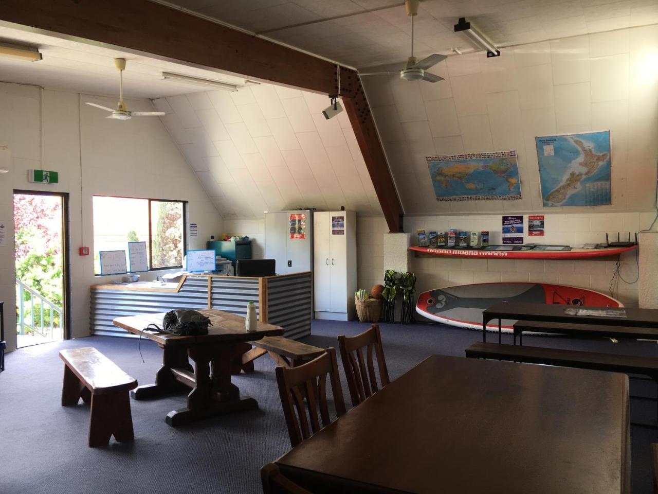 Bouncing Lamb Backpackers Hostel เนลสัน ภายนอก รูปภาพ