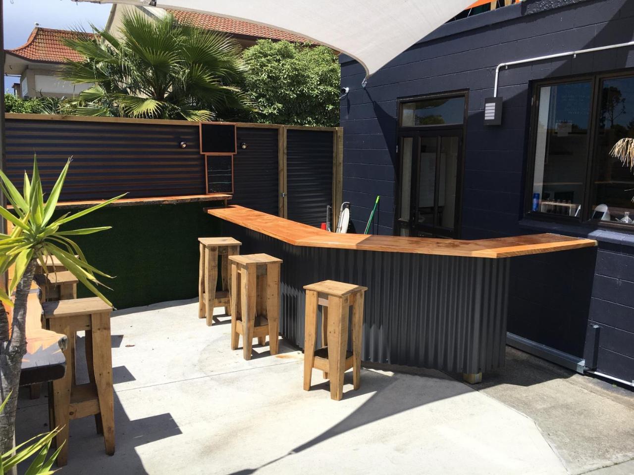Bouncing Lamb Backpackers Hostel เนลสัน ภายนอก รูปภาพ