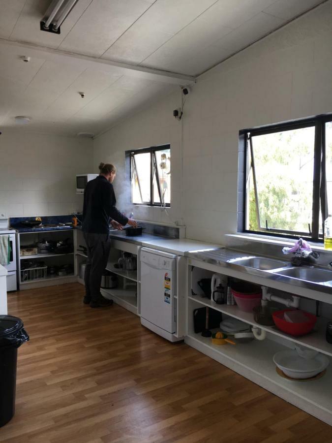 Bouncing Lamb Backpackers Hostel เนลสัน ภายนอก รูปภาพ