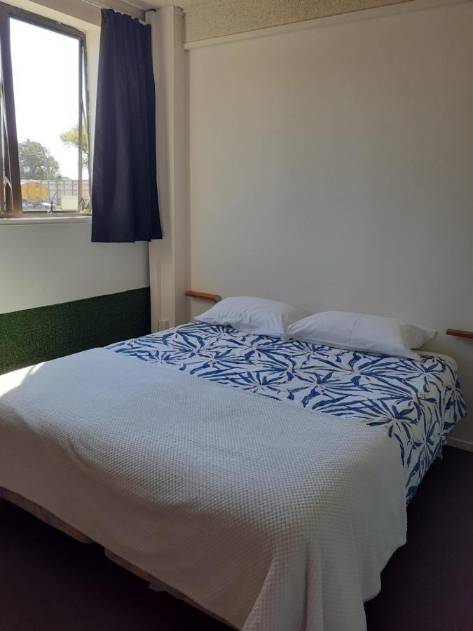 Bouncing Lamb Backpackers Hostel เนลสัน ภายนอก รูปภาพ