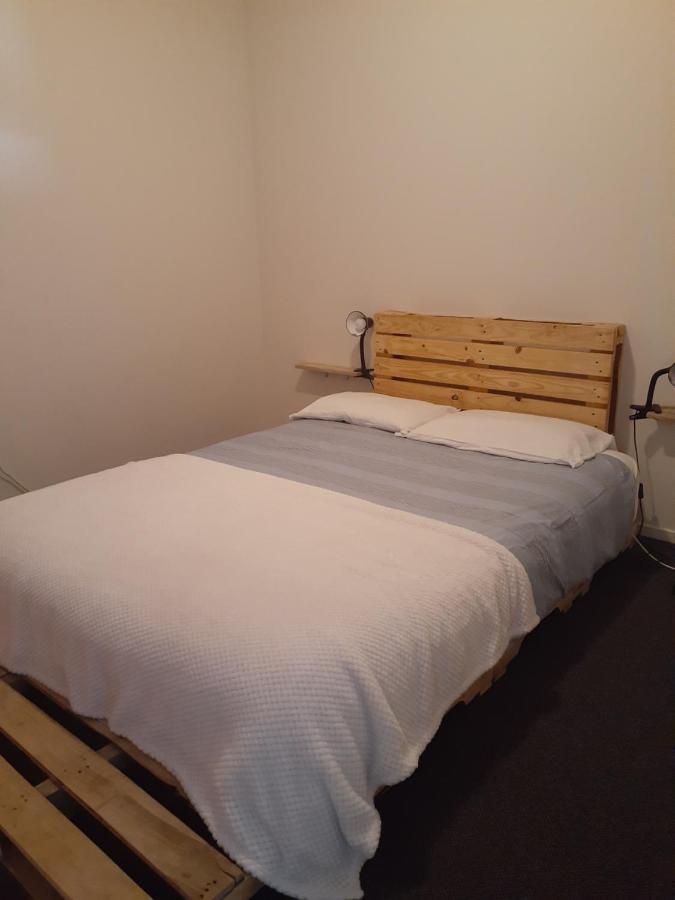 Bouncing Lamb Backpackers Hostel เนลสัน ภายนอก รูปภาพ