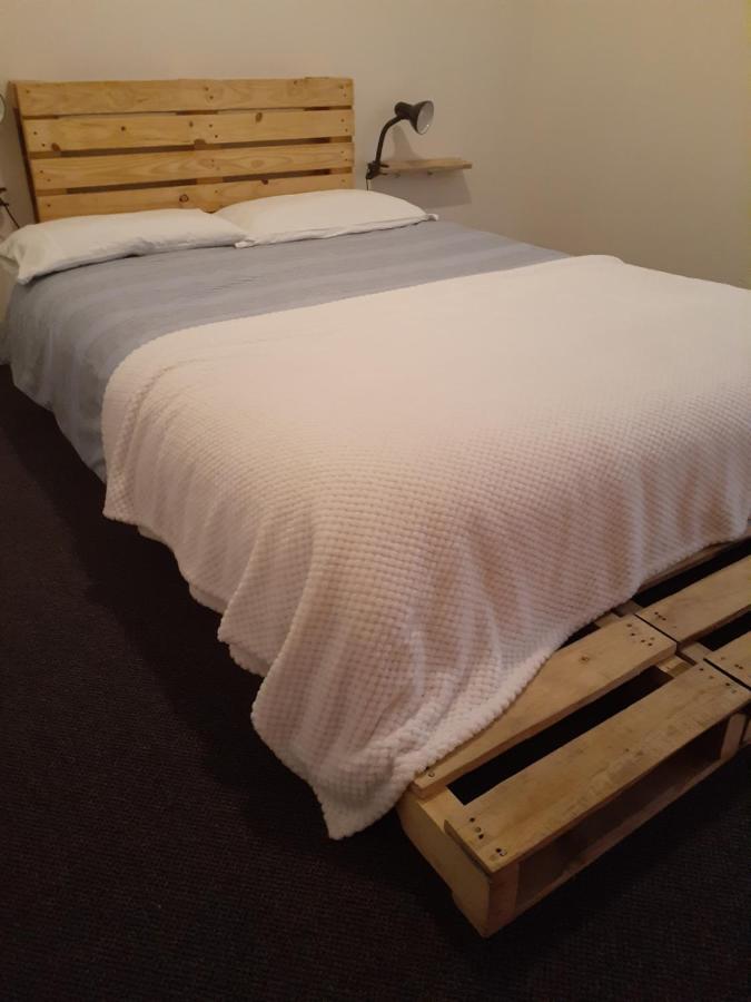 Bouncing Lamb Backpackers Hostel เนลสัน ภายนอก รูปภาพ