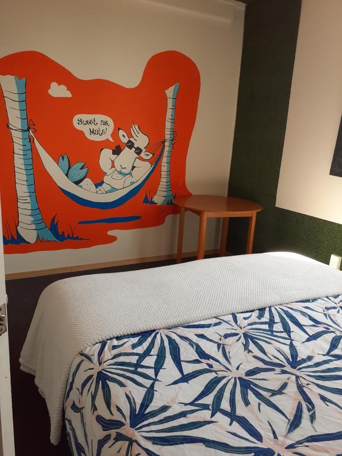 Bouncing Lamb Backpackers Hostel เนลสัน ภายนอก รูปภาพ