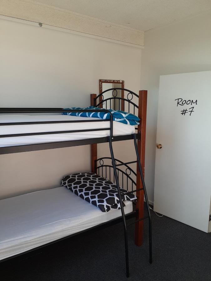 Bouncing Lamb Backpackers Hostel เนลสัน ภายนอก รูปภาพ
