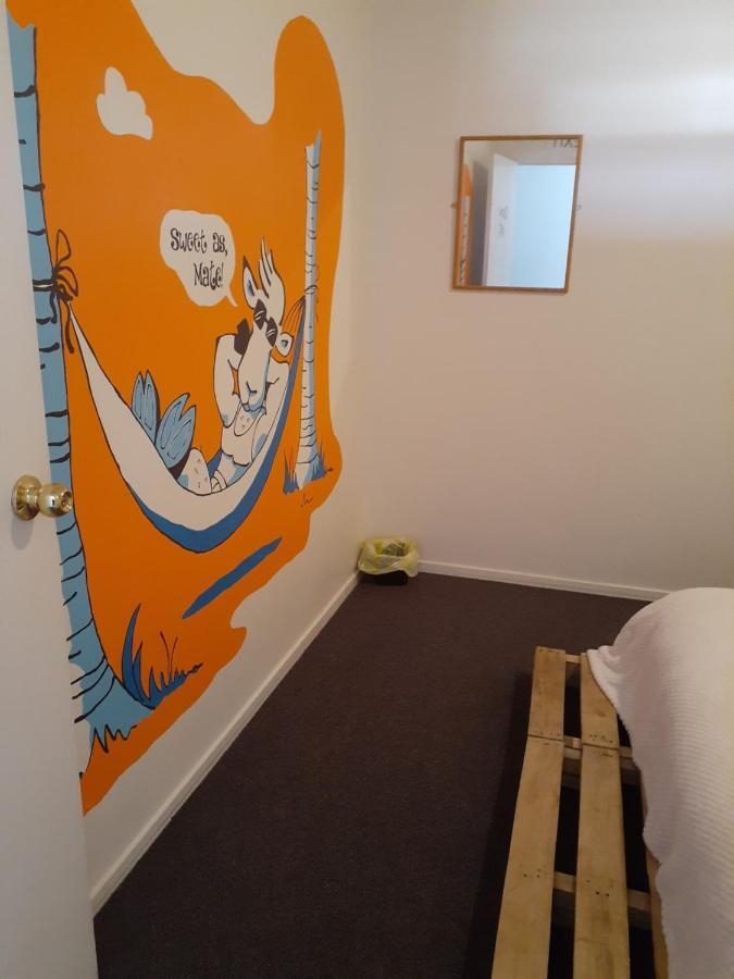 Bouncing Lamb Backpackers Hostel เนลสัน ภายนอก รูปภาพ